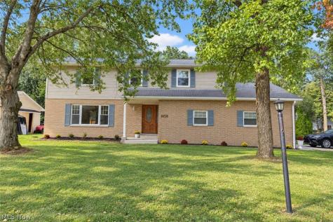 6820 Chadbourne Drive North Olmsted OH 44070