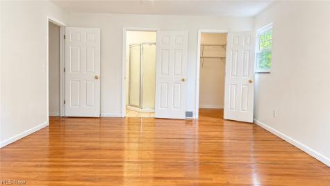 6820 Chadbourne Drive North Olmsted OH 44070