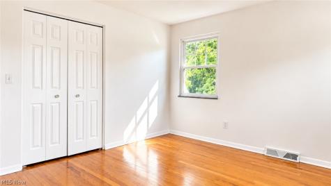6820 Chadbourne Drive North Olmsted OH 44070