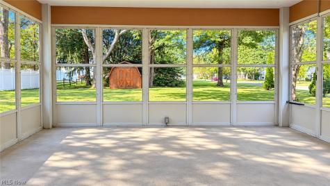 6820 Chadbourne Drive North Olmsted OH 44070