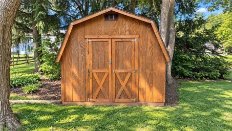 6820 Chadbourne Drive North Olmsted OH 44070