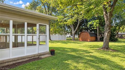 6820 Chadbourne Drive North Olmsted OH 44070