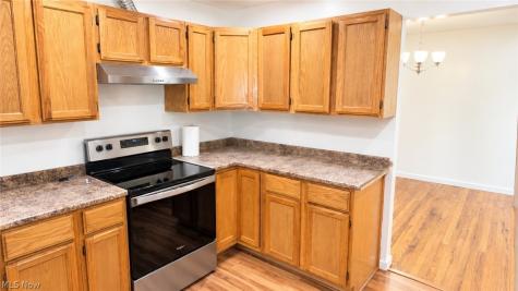 6820 Chadbourne Drive North Olmsted OH 44070