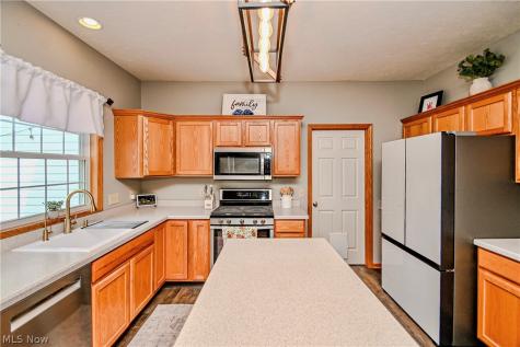 1295 Cheverton Avenue Louisville OH 44641