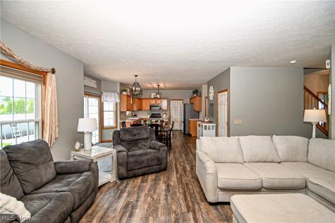 1295 Cheverton Avenue Louisville OH 44641