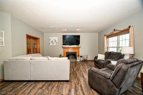 1295 Cheverton Avenue Louisville OH 44641