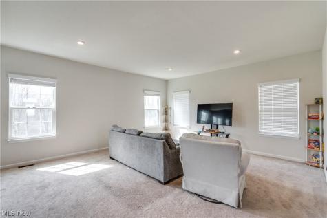 2326 Orchard Circle Ravenna OH 44266