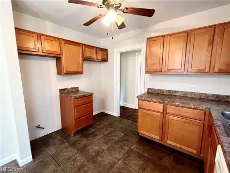 9725 Parkview Avenue Garfield Heights OH 44125