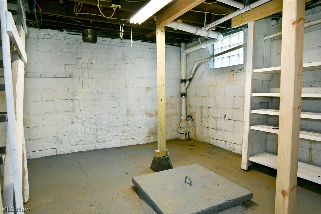 5750 Robinson Road Lowellville OH 44436