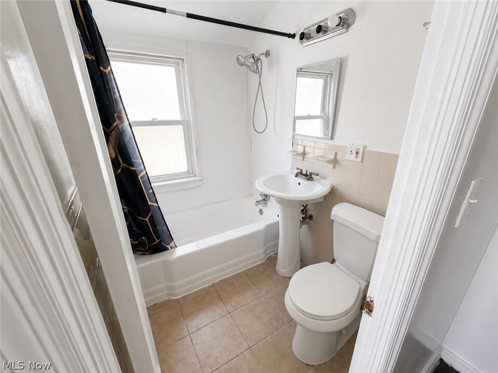 1437 E 252nd Street Euclid OH 44117