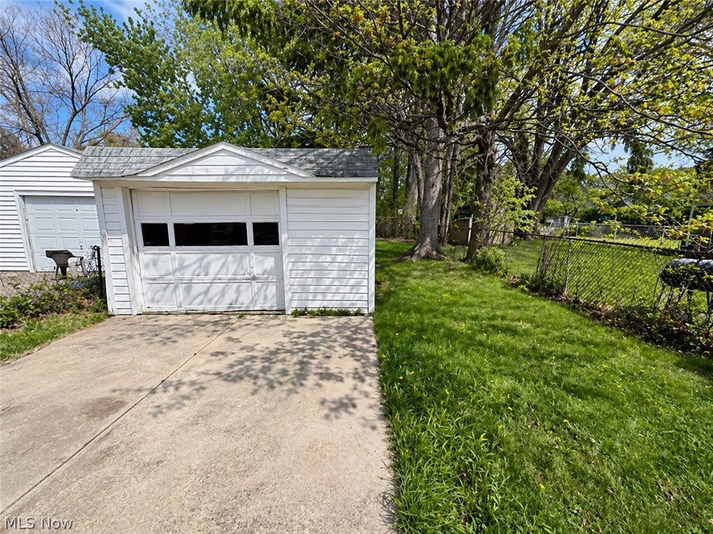 1437 E 252nd Street Euclid OH 44117