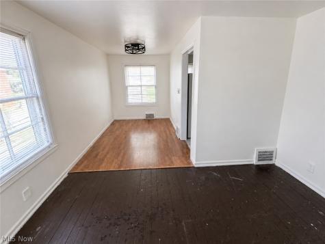 1437 E 252nd Street Euclid OH 44117
