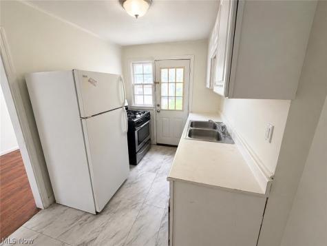 1437 E 252nd Street Euclid OH 44117