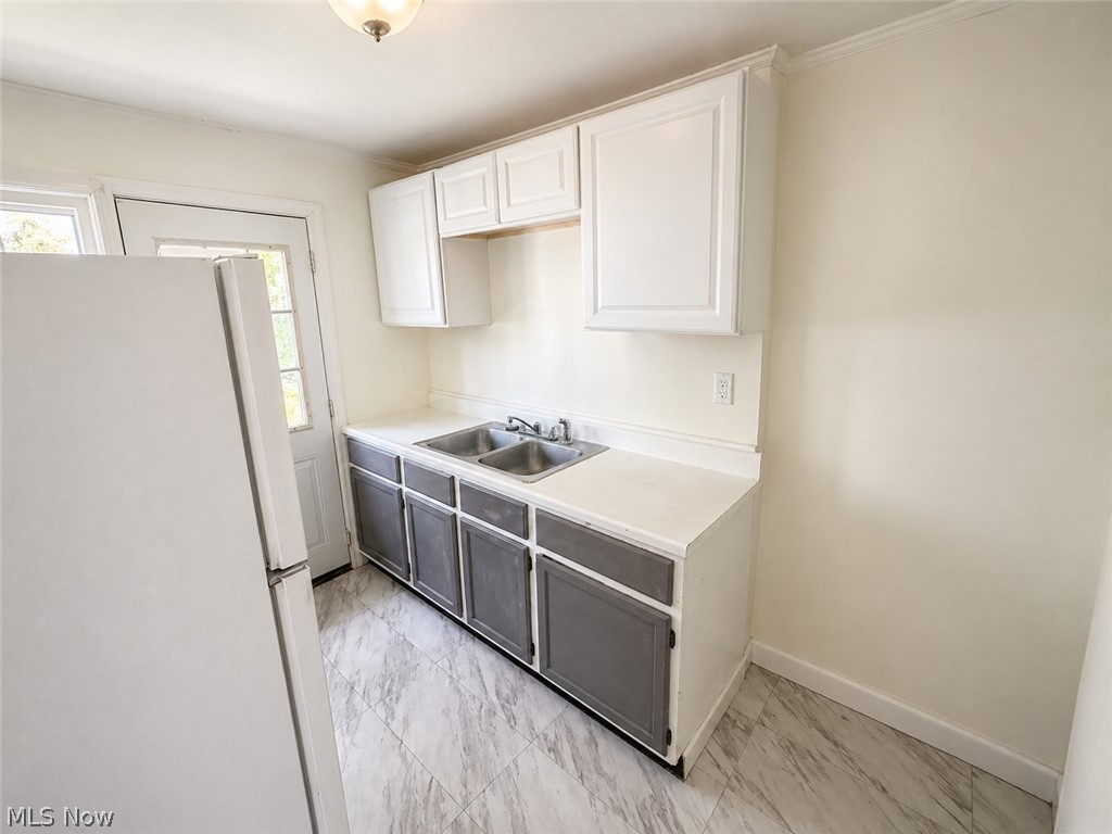 1437 E 252nd Street Euclid OH 44117