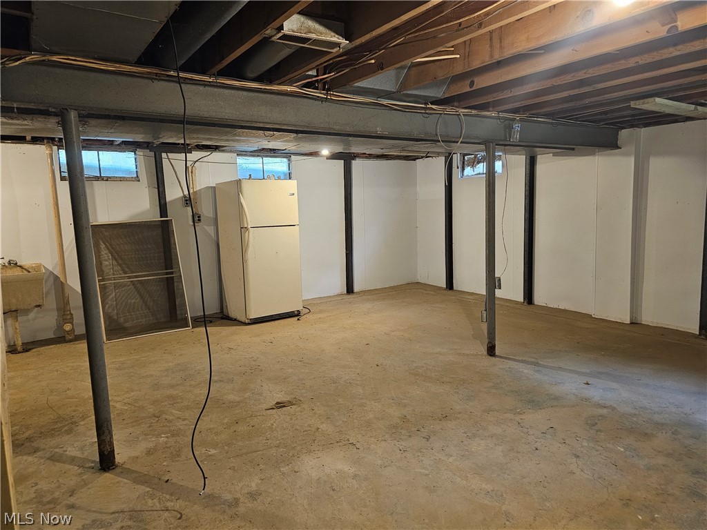 1922 Burr Oaks Court Austintown OH 44515