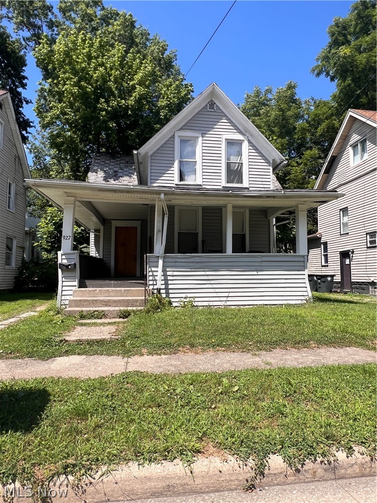 927 Bloomfield Avenue Akron OH 44302