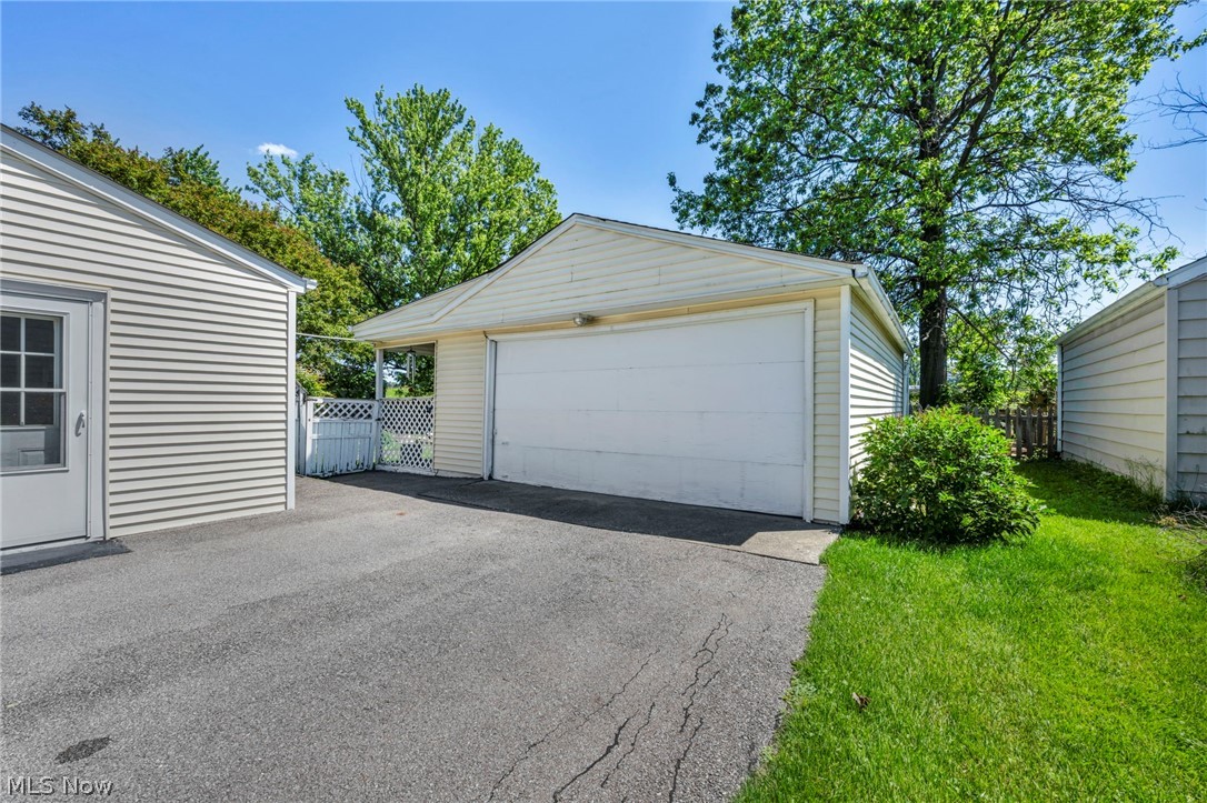 683 Lucille Drive Elyria OH 44035