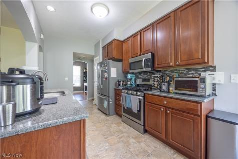 8856 Oakbrook Circle Twinsburg OH 44087