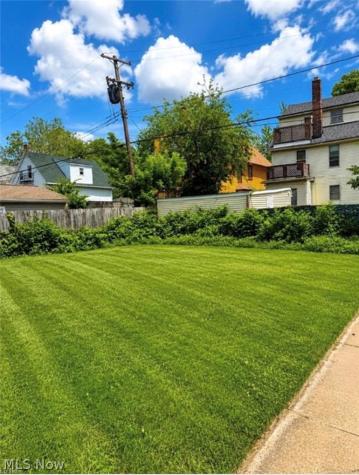 2233 E 80th Street Cleveland OH 44103