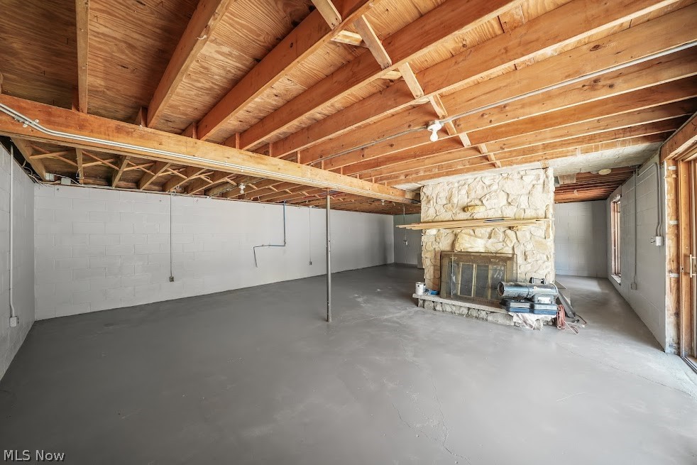 4960 W Lagoon Road West Farmington OH 44491