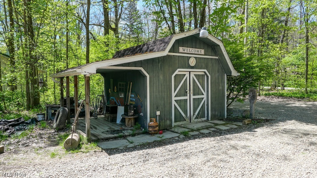 4960 W Lagoon Road West Farmington OH 44491