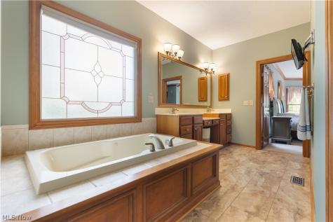 1597 Fallen Timber Street NE Canton OH 44721