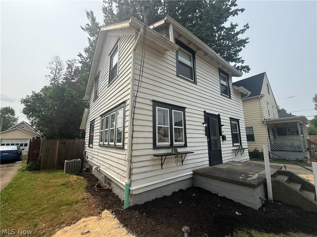 1422 Elder Avenue Akron OH 44301