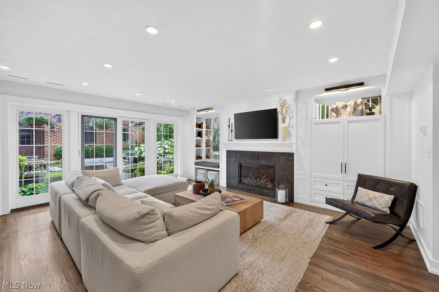 75 Kensington Oval Rocky River OH 44116
