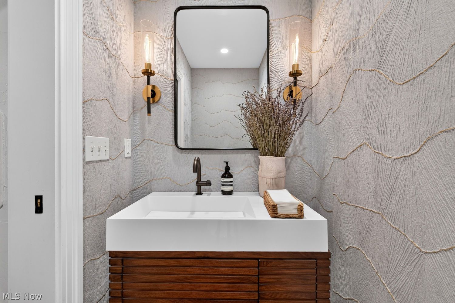75 Kensington Oval Rocky River OH 44116