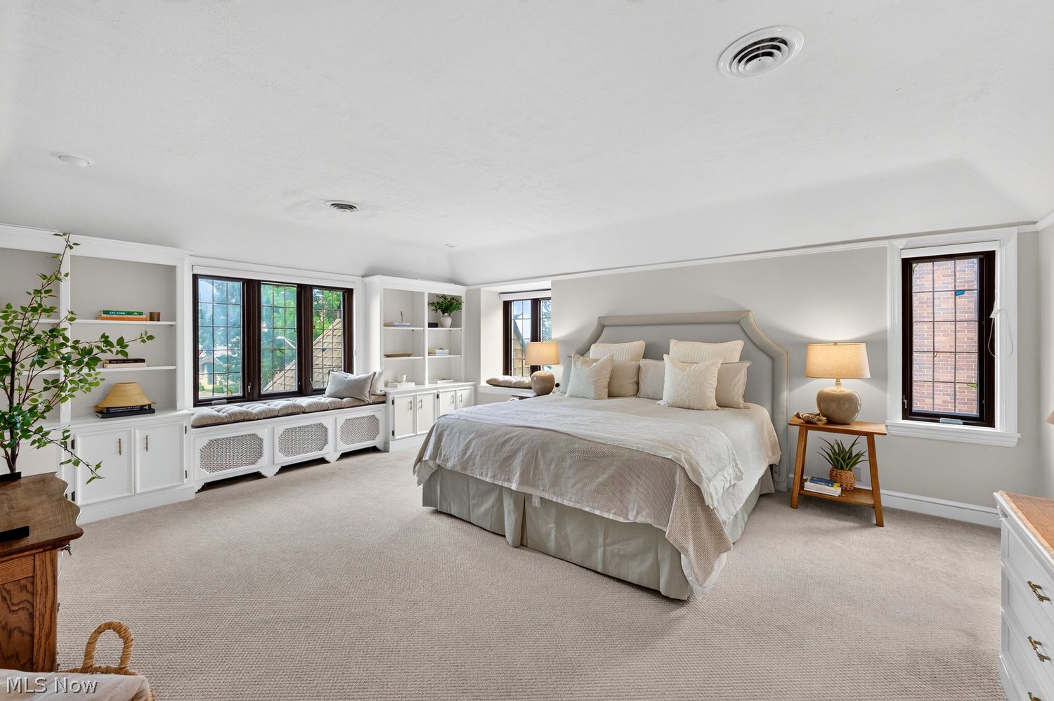 75 Kensington Oval Rocky River OH 44116