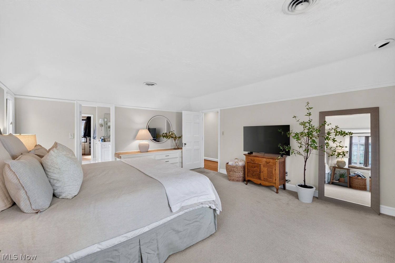 75 Kensington Oval Rocky River OH 44116