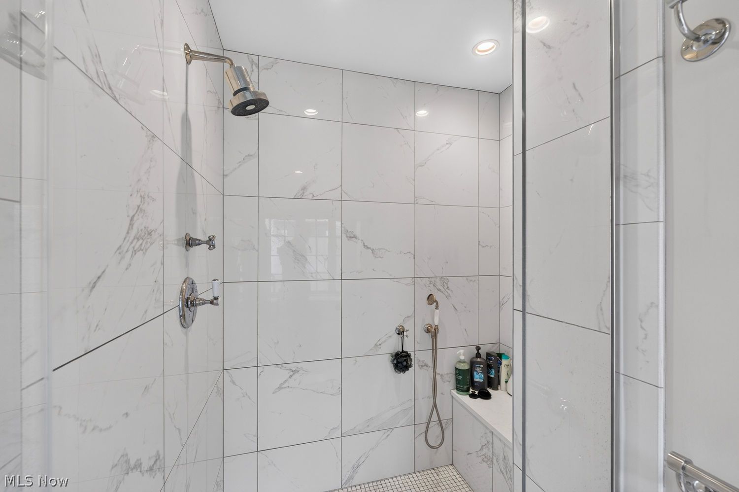 75 Kensington Oval Rocky River OH 44116