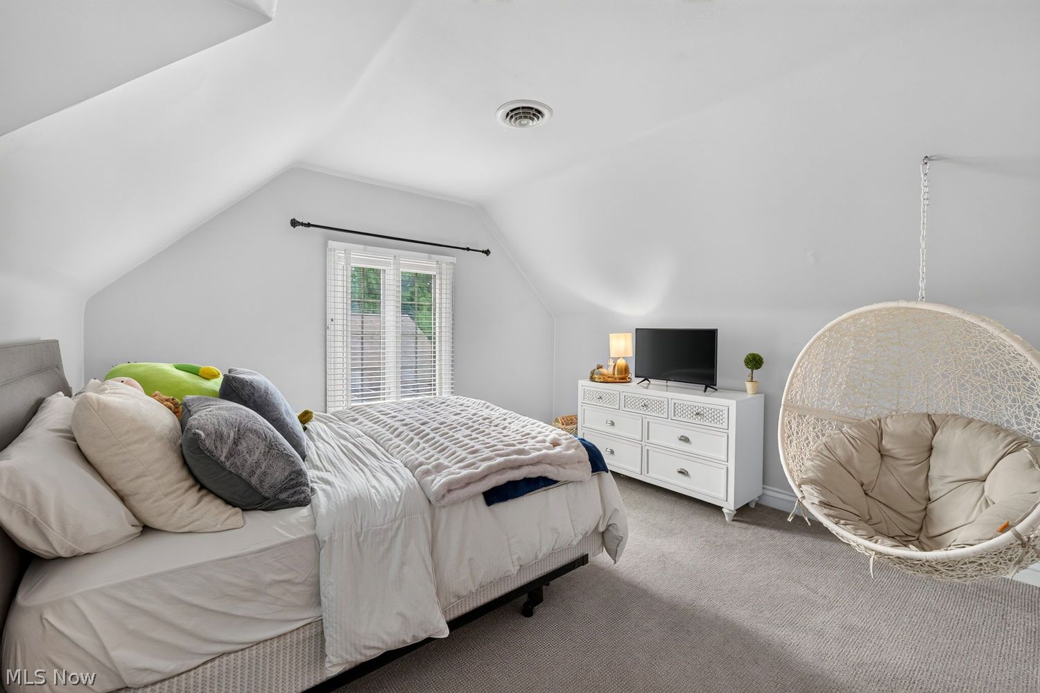 75 Kensington Oval Rocky River OH 44116