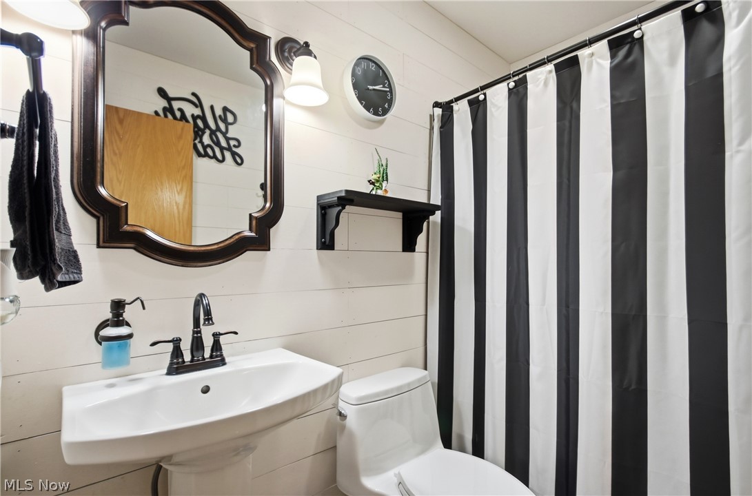3274 S Carr Road Apple Creek OH 44606