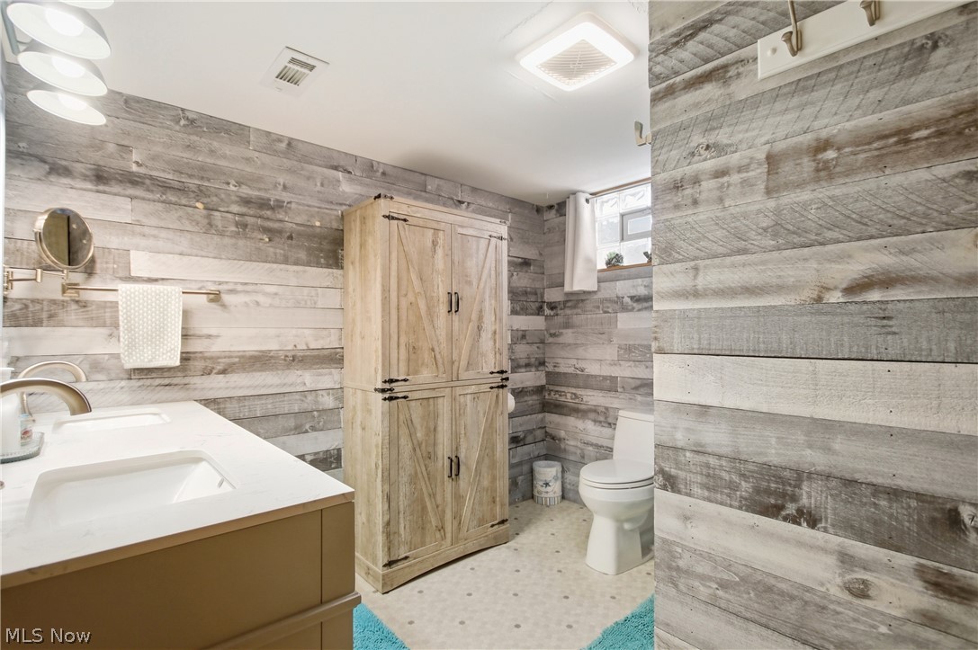 3274 S Carr Road Apple Creek OH 44606