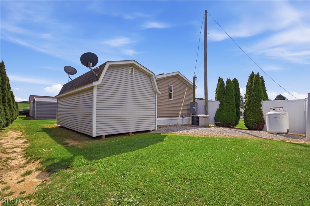 3274 S Carr Road Apple Creek OH 44606