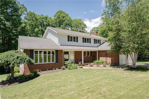 8515 Scenicridge Avenue NW Clinton OH 44216