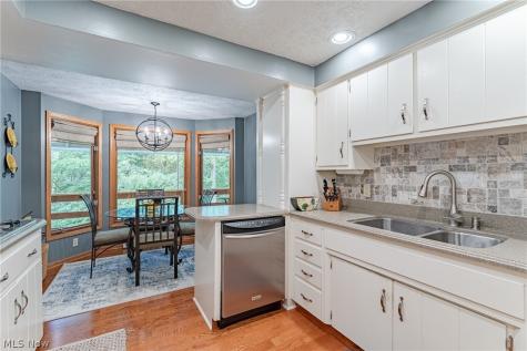 8515 Scenicridge Avenue NW Clinton OH 44216