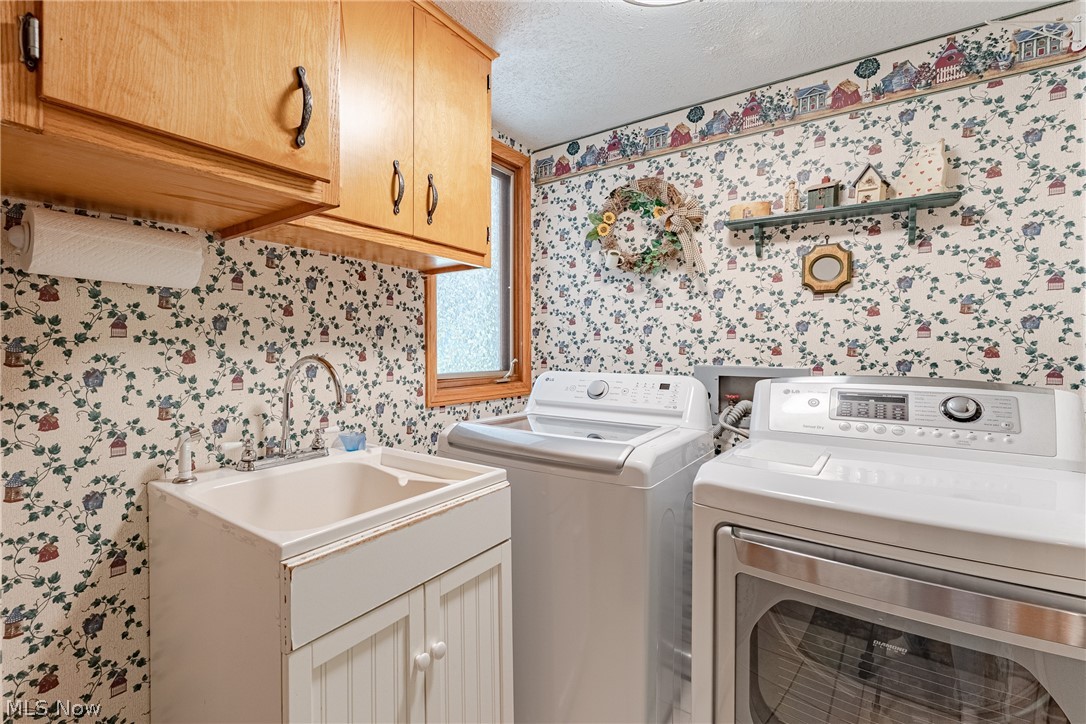 8515 Scenicridge Avenue NW Clinton OH 44216