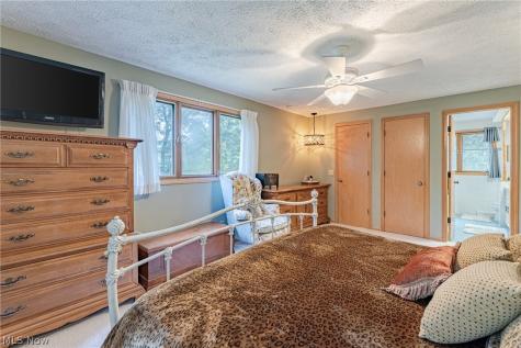 8515 Scenicridge Avenue NW Clinton OH 44216