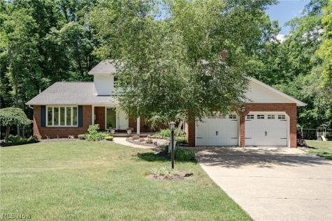 8515 Scenicridge Avenue NW Clinton OH 44216