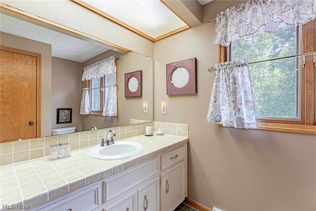 8515 Scenicridge Avenue NW Clinton OH 44216