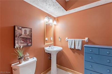 8515 Scenicridge Avenue NW Clinton OH 44216