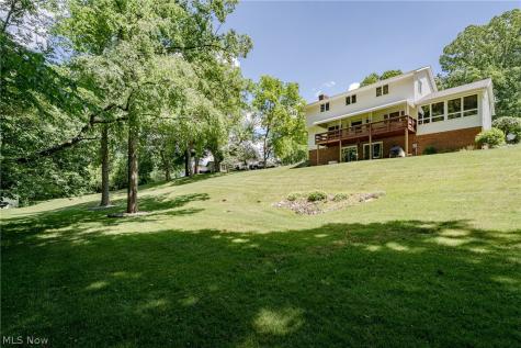 8515 Scenicridge Avenue NW Clinton OH 44216