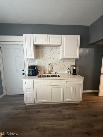 2201 E 86th Street Cleveland OH 44106