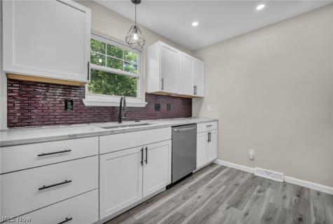 4072 E 108th Street Cleveland OH 44105