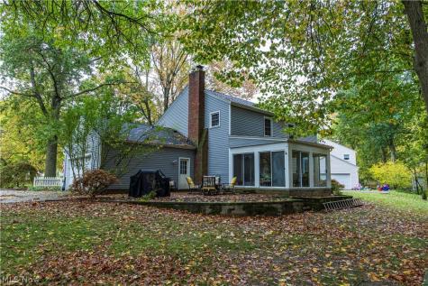 136 Parmelee Drive Hudson OH 44236