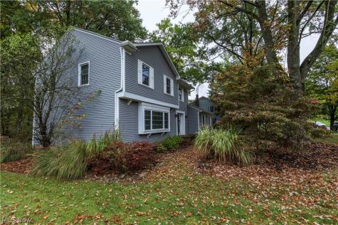 136 Parmelee Drive Hudson OH 44236