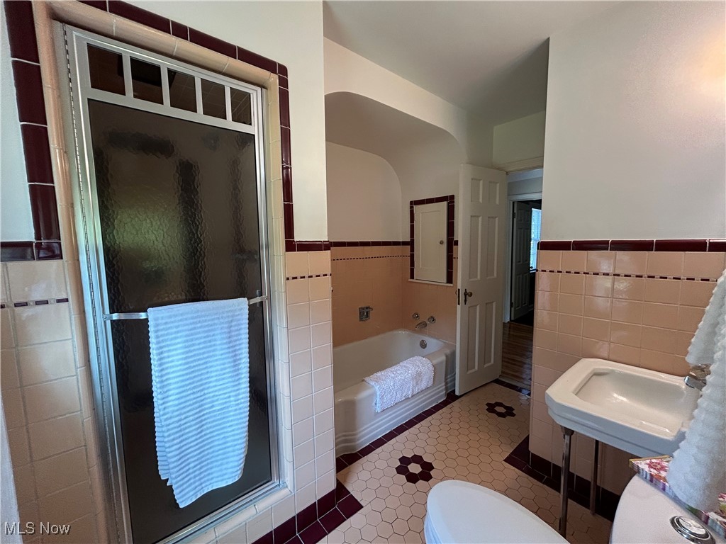 18117 Lomond Boulevard Shaker Heights OH 44122