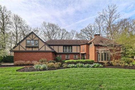 31215 Roxbury Park Drive Bay Village OH 44140